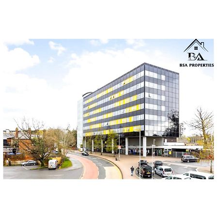 City Centre Apartment Close To Ascot & Legoland Sleep Upto 4 Guests - Parking On Request! Bracknell Buitenkant foto