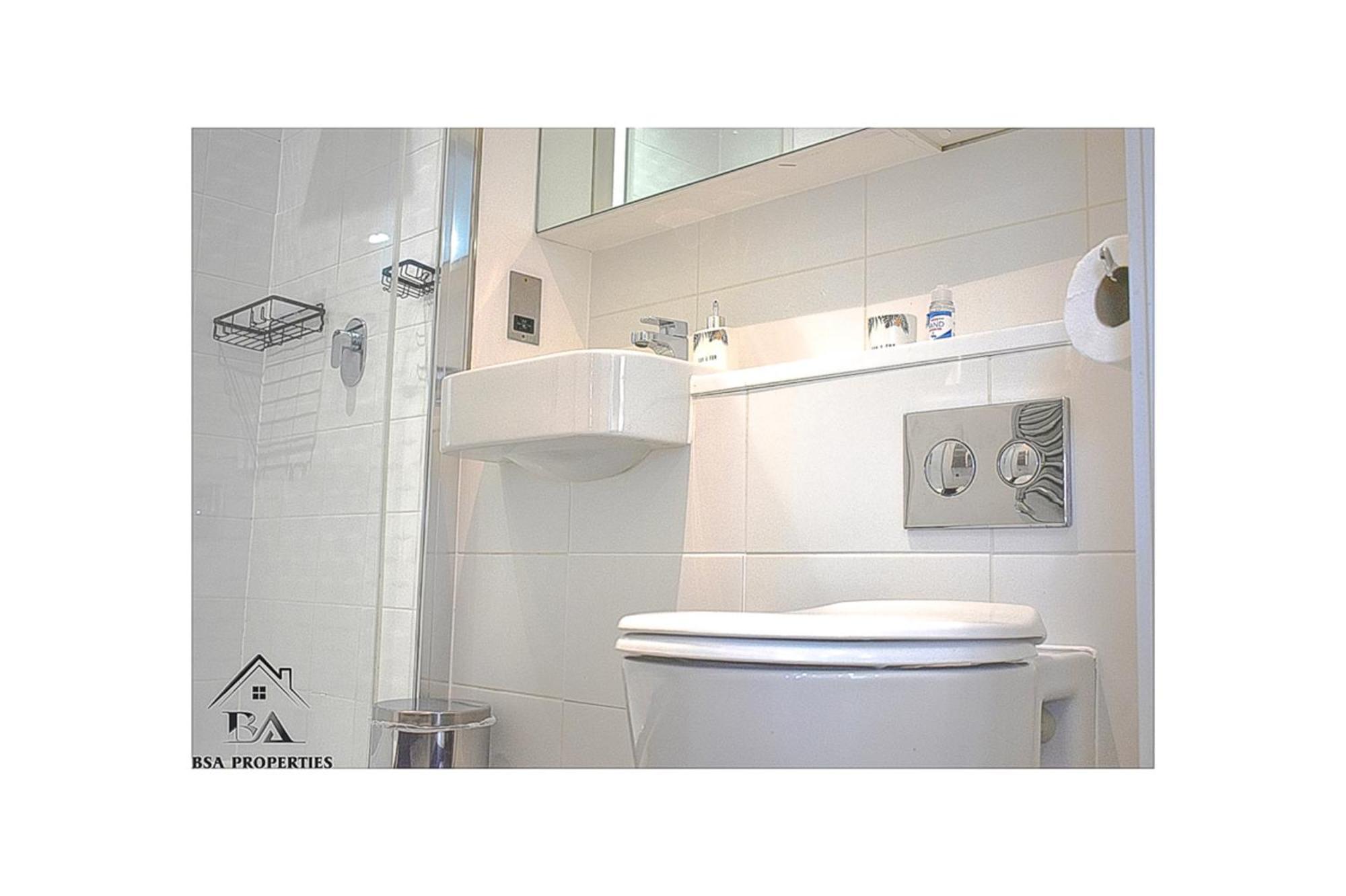City Centre Apartment Close To Ascot & Legoland Sleep Upto 4 Guests - Parking On Request! Bracknell Buitenkant foto