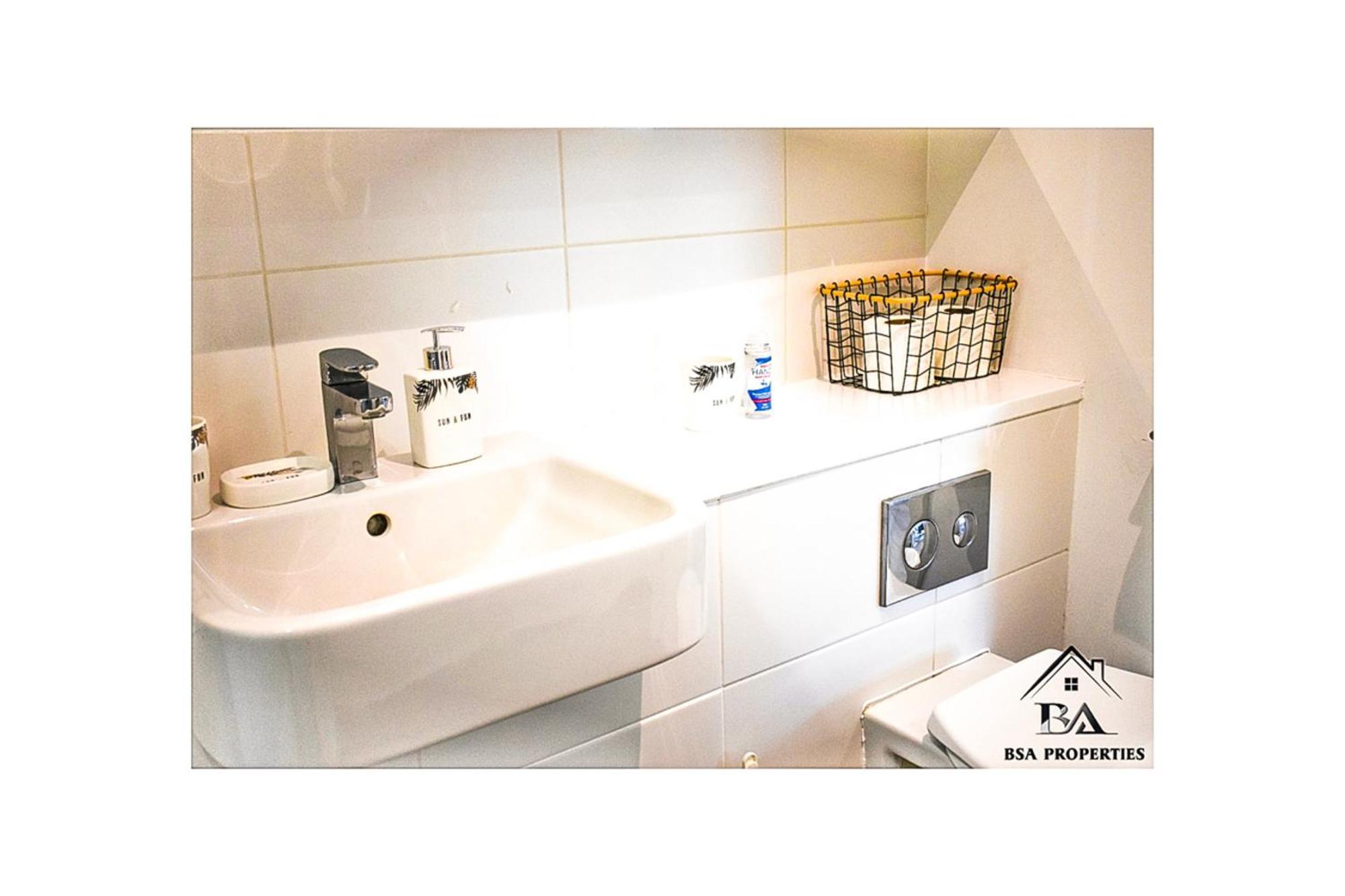 City Centre Apartment Close To Ascot & Legoland Sleep Upto 4 Guests - Parking On Request! Bracknell Buitenkant foto