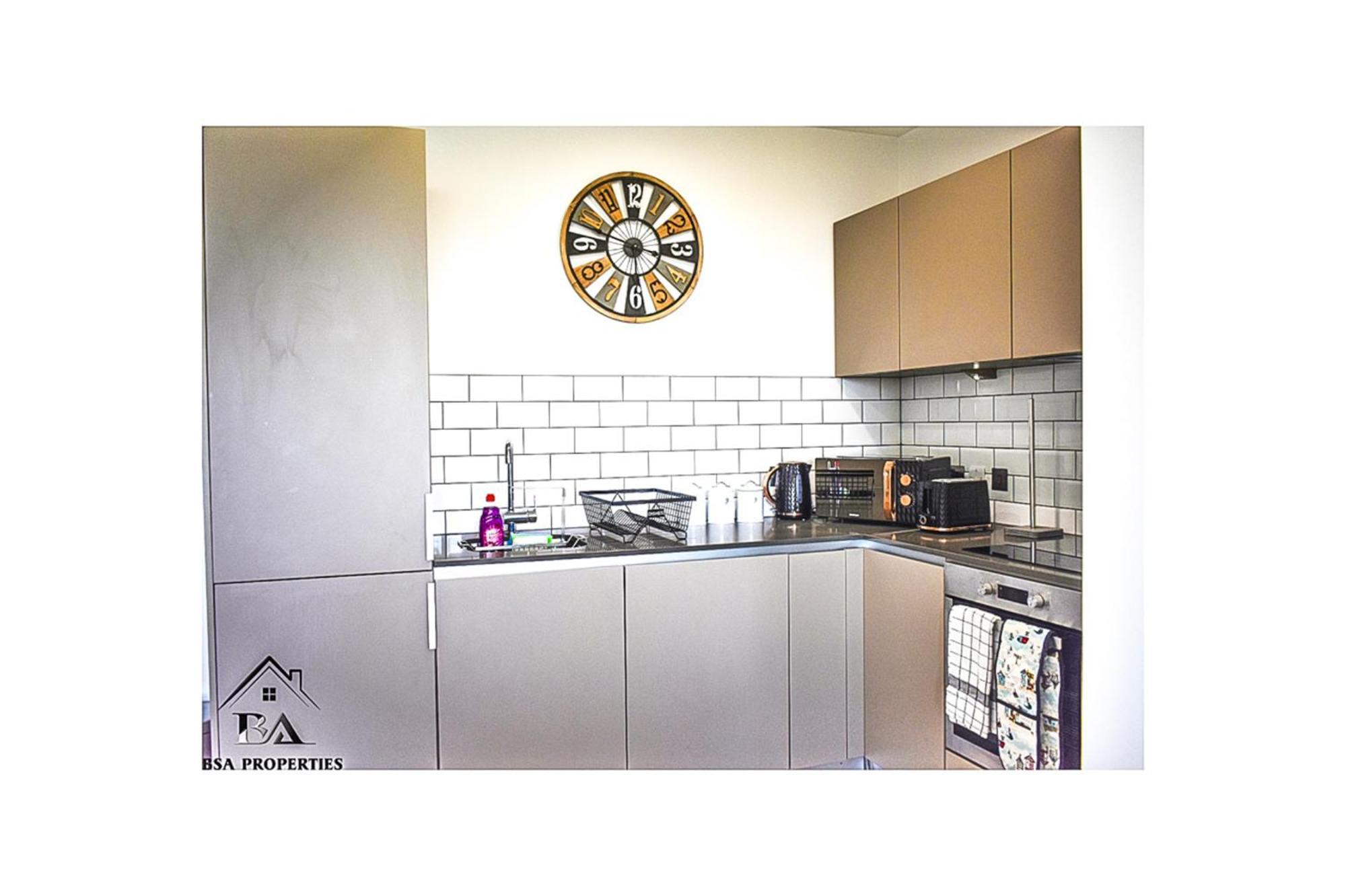 City Centre Apartment Close To Ascot & Legoland Sleep Upto 4 Guests - Parking On Request! Bracknell Buitenkant foto