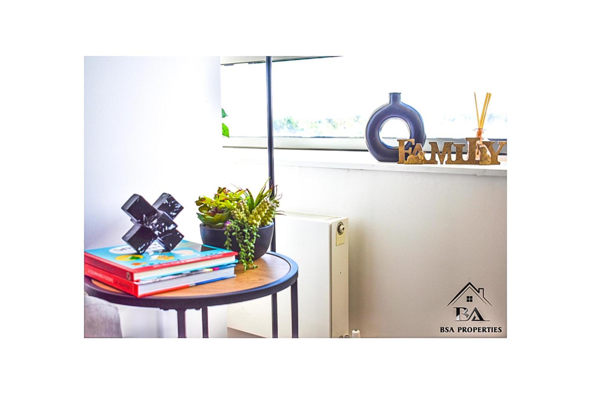 City Centre Apartment Close To Ascot & Legoland Sleep Upto 4 Guests - Parking On Request! Bracknell Buitenkant foto