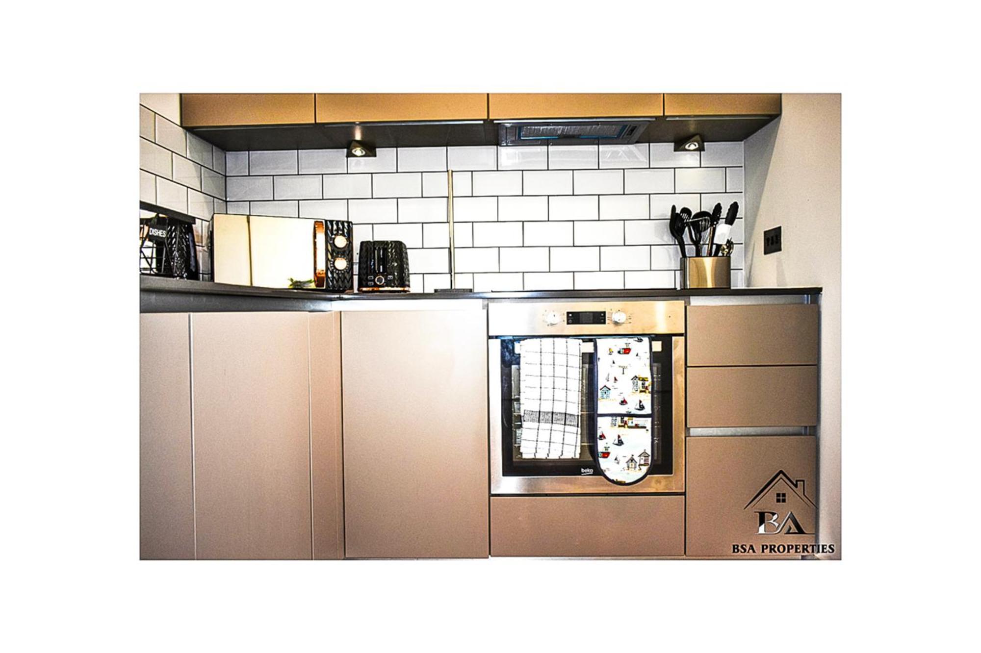 City Centre Apartment Close To Ascot & Legoland Sleep Upto 4 Guests - Parking On Request! Bracknell Buitenkant foto