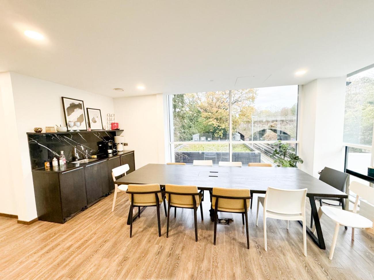 City Centre Apartment Close To Ascot & Legoland Sleep Upto 4 Guests - Parking On Request! Bracknell Buitenkant foto