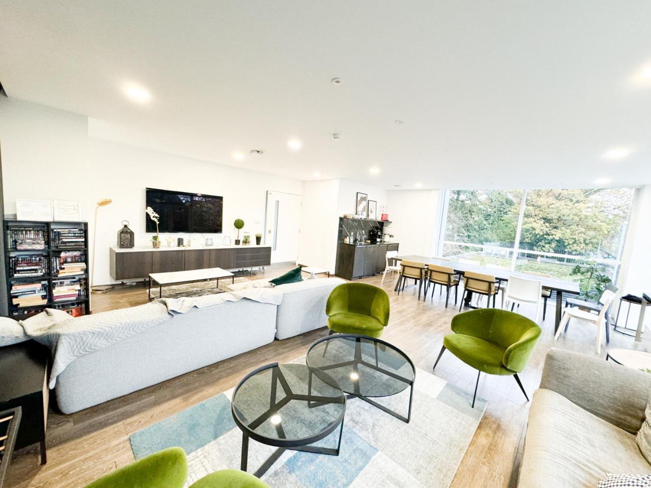 City Centre Apartment Close To Ascot & Legoland Sleep Upto 4 Guests - Parking On Request! Bracknell Buitenkant foto