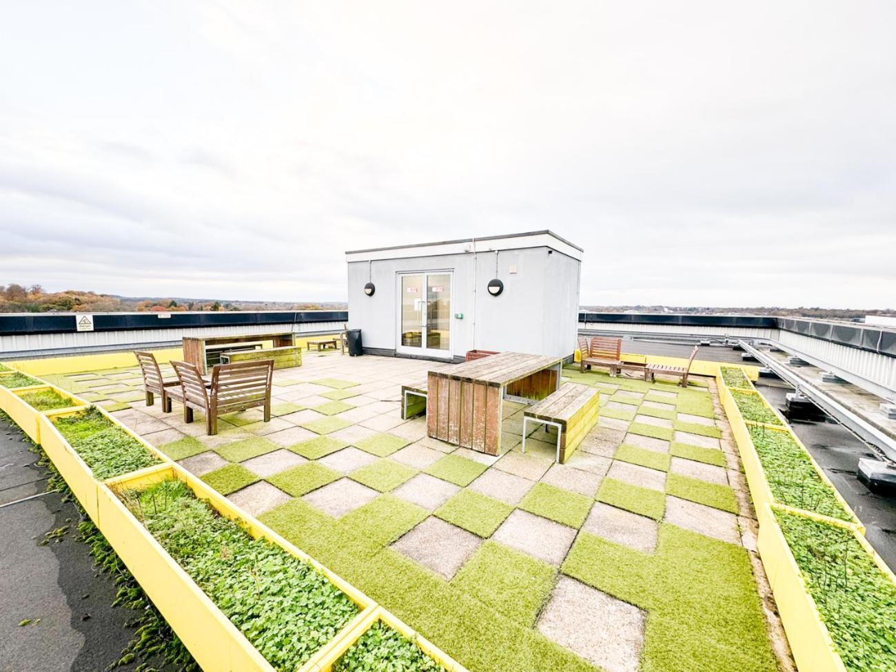 City Centre Apartment Close To Ascot & Legoland Sleep Upto 4 Guests - Parking On Request! Bracknell Buitenkant foto